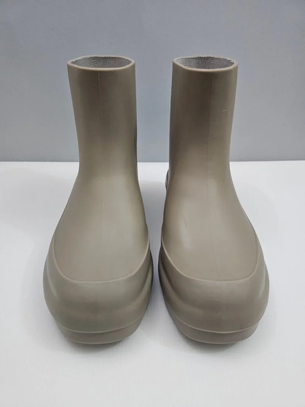 Vince Nia Water Resistant Rain Boots Womens 10 Beige Taupe Platform Ankle Boot
